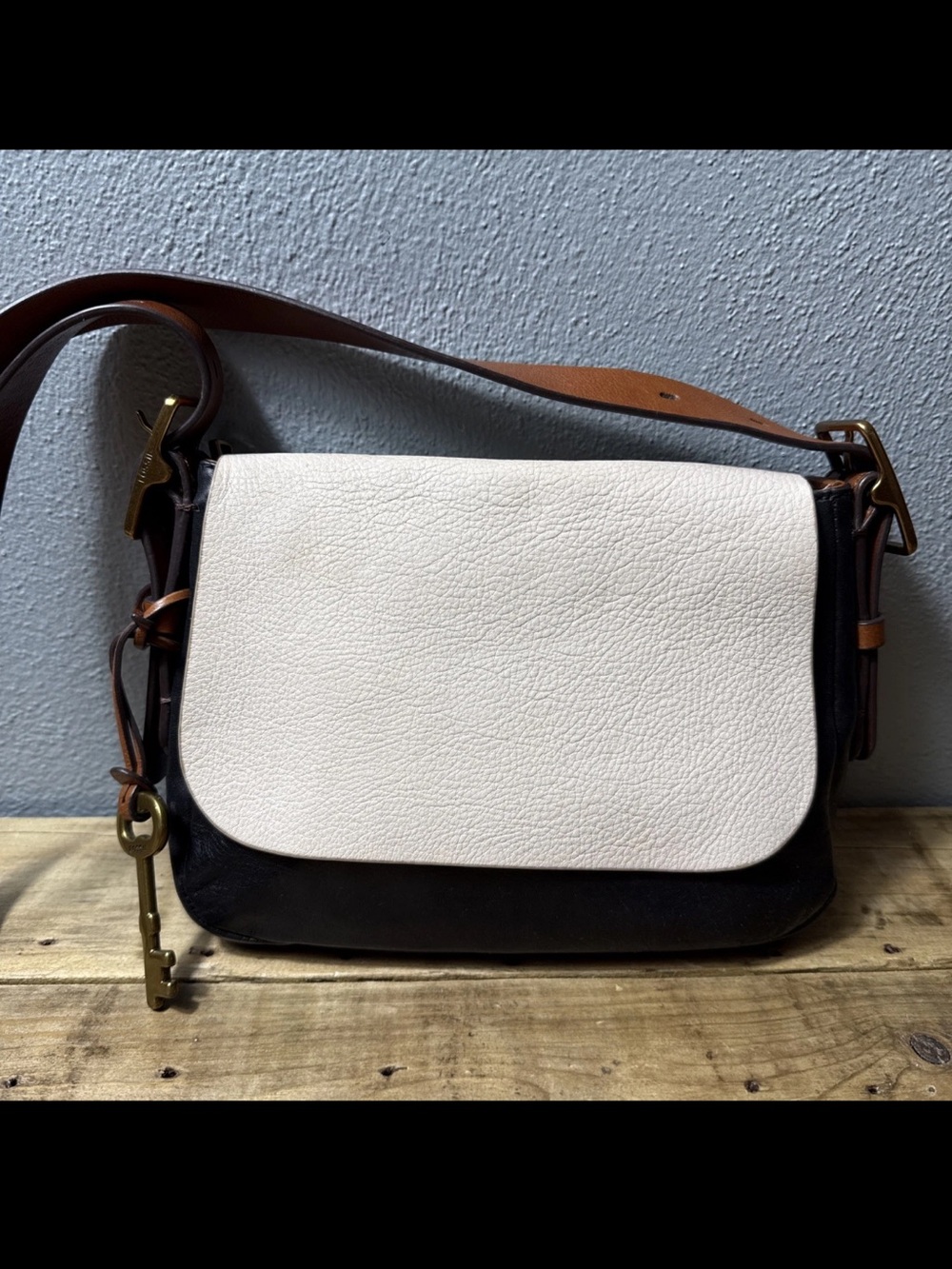 Fossil Harper Leather Crossbody Bag Black Cream Brown Key Charm Colorblock